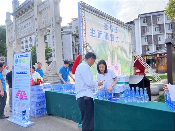 “玉皇池天然礦泉水”新品推廣現場